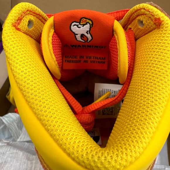 Nike SB Dunk High Sweet Tooth Candy Corn Size 7 Men/ 8.5 W FN5107-700 - Picture 4 of 5